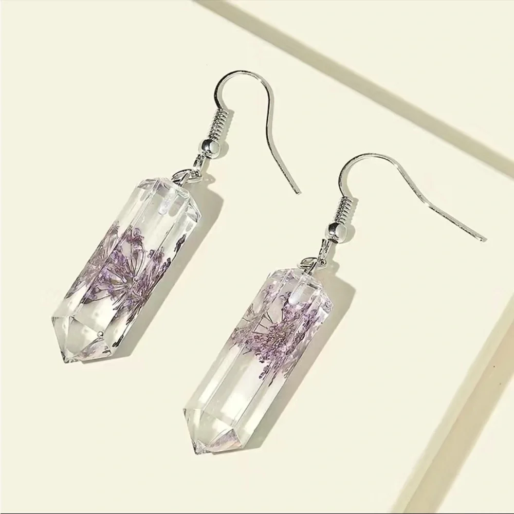 Purple flower in resin acrylic drop earrings silver tone hook new with tags NWT